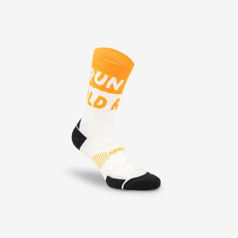 CHAUSSETTES DE RUNNING RUN900 EPAISSES MI-MOLLET RUN WILD BLANC ORANGE 4 CHAUSSETTES DE RUNNING RUN900 EPAISSES MI-MOLLET RUN WILD BLANC ORANGE – Image 2