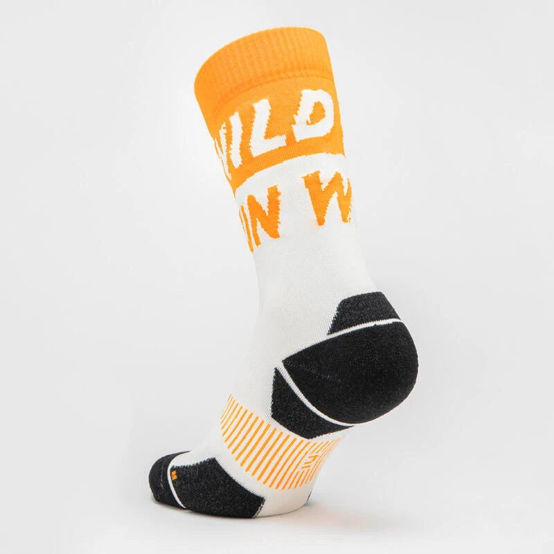 CHAUSSETTES DE RUNNING RUN900 EPAISSES MI-MOLLET RUN WILD BLANC ORANGE 5 CHAUSSETTES DE RUNNING RUN900 EPAISSES MI-MOLLET RUN WILD BLANC ORANGE – Image 3