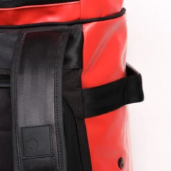 Sac Weekend Upcyclé - Duffel Bag Hors-Bord - 50L Rouge 11 Sac Weekend Upcyclé - Duffel Bag Hors-Bord - 50L Rouge -Aventure Soldes sac weekend upcycle duffel bag hors bord 50l rouge 3