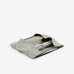 Quechua TABLE DE CAMPING COMPACTE 4/6 PERSONNES - PLATEAU BOIS - POCHE DE RANGEMENT 15 Quechua TABLE DE CAMPING COMPACTE 4/6 PERSONNES - PLATEAU BOIS - POCHE DE RANGEMENT -Aventure Soldes table de camping compacte 46 personnes plateau bois poche de rangement 3