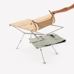 Quechua TABLE DE CAMPING COMPACTE 4/6 PERSONNES - PLATEAU BOIS - POCHE DE RANGEMENT 19 Quechua TABLE DE CAMPING COMPACTE 4/6 PERSONNES - PLATEAU BOIS - POCHE DE RANGEMENT -Aventure Soldes table de camping compacte 46 personnes plateau bois poche de rangement 7